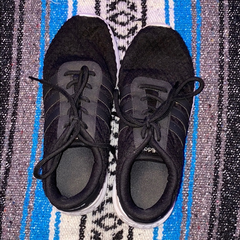 Adidas Cloudfoam tennis shoes